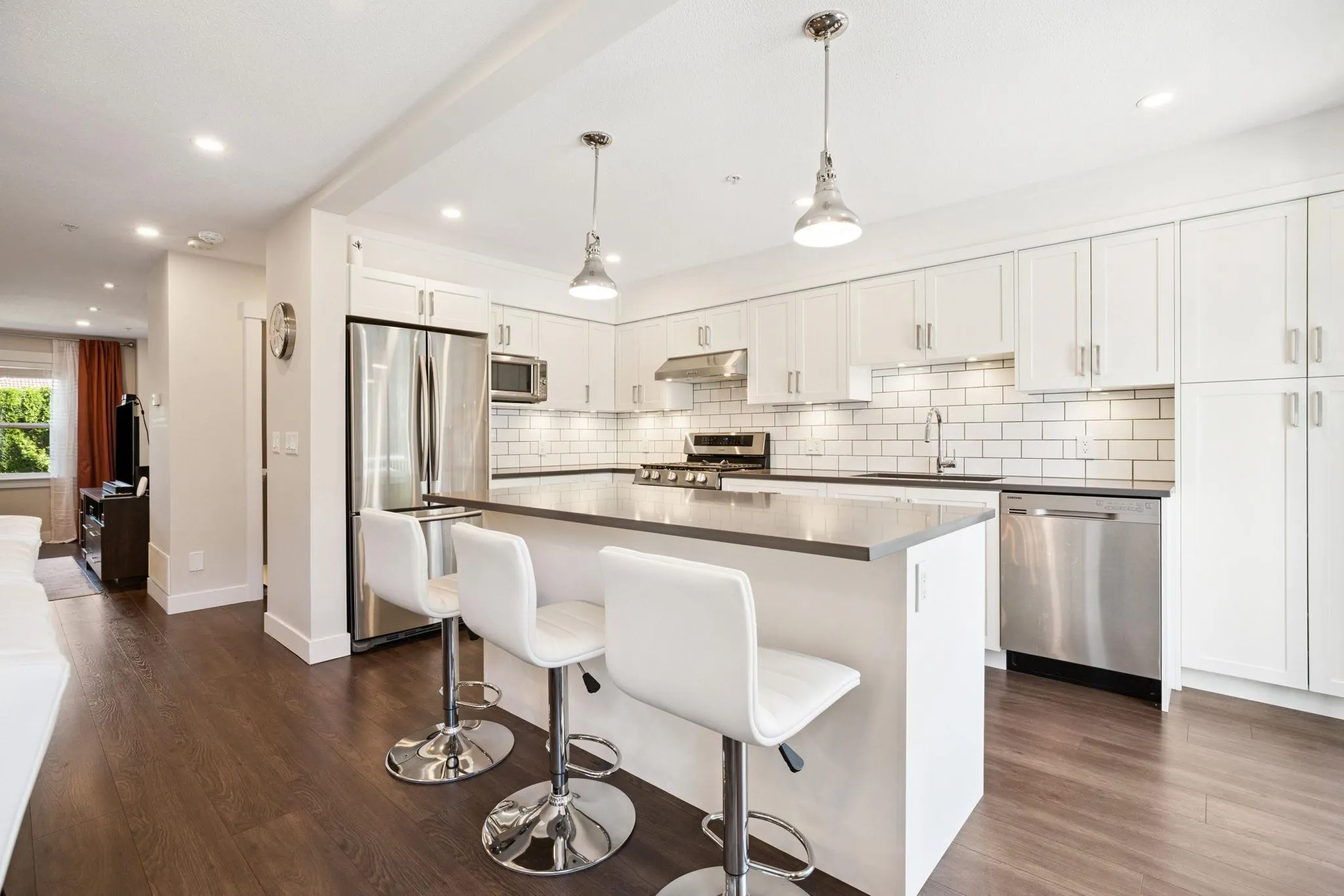 34 1260 Riverside Drive