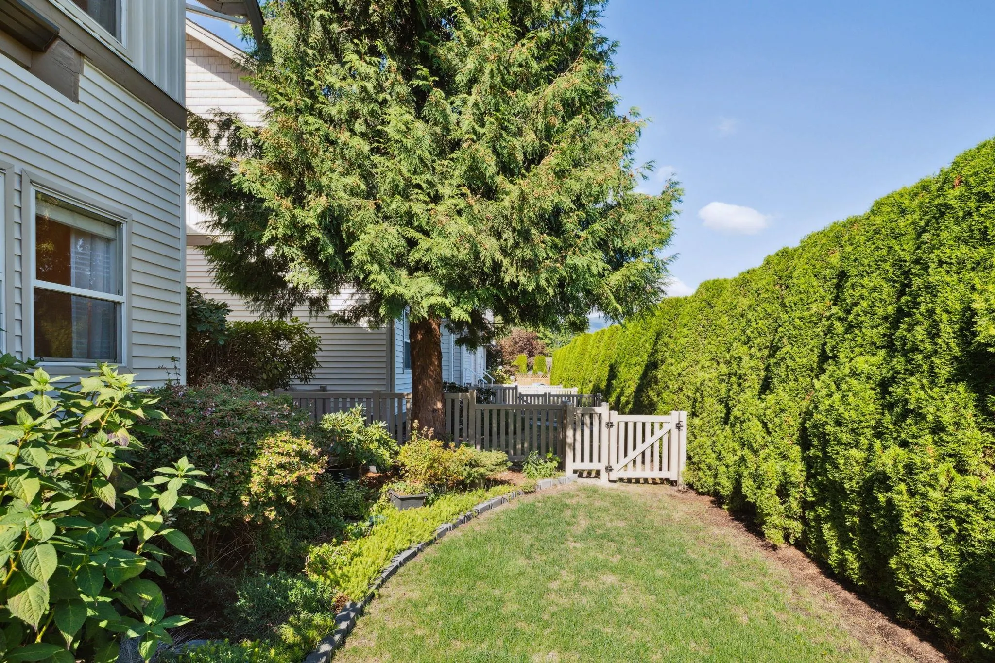 34 1260 Riverside Drive