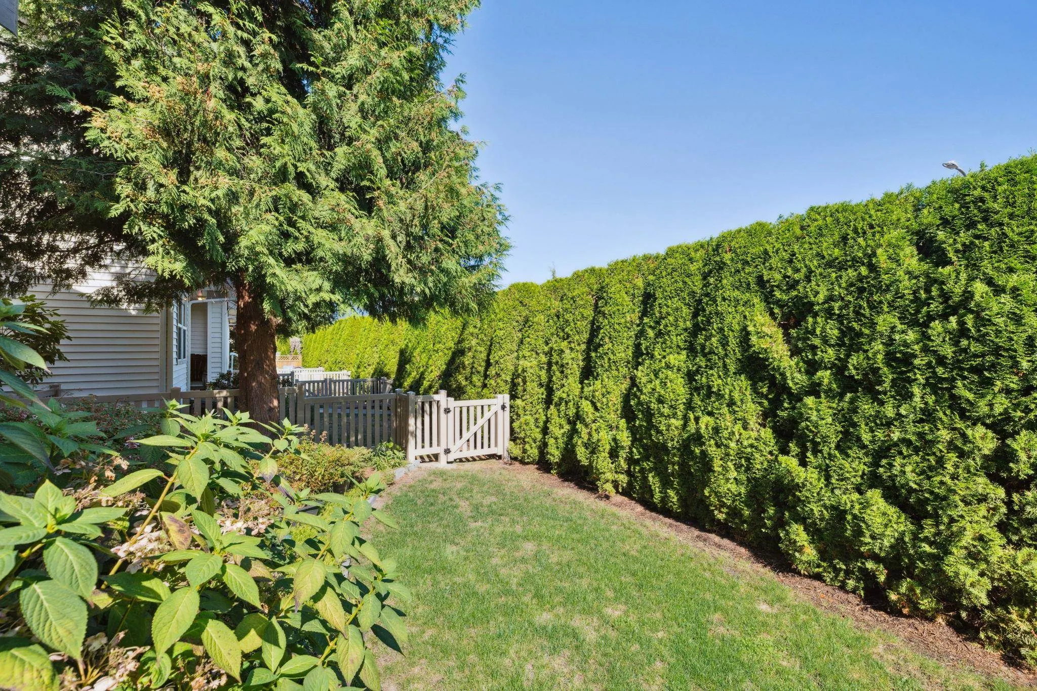 34 1260 Riverside Drive