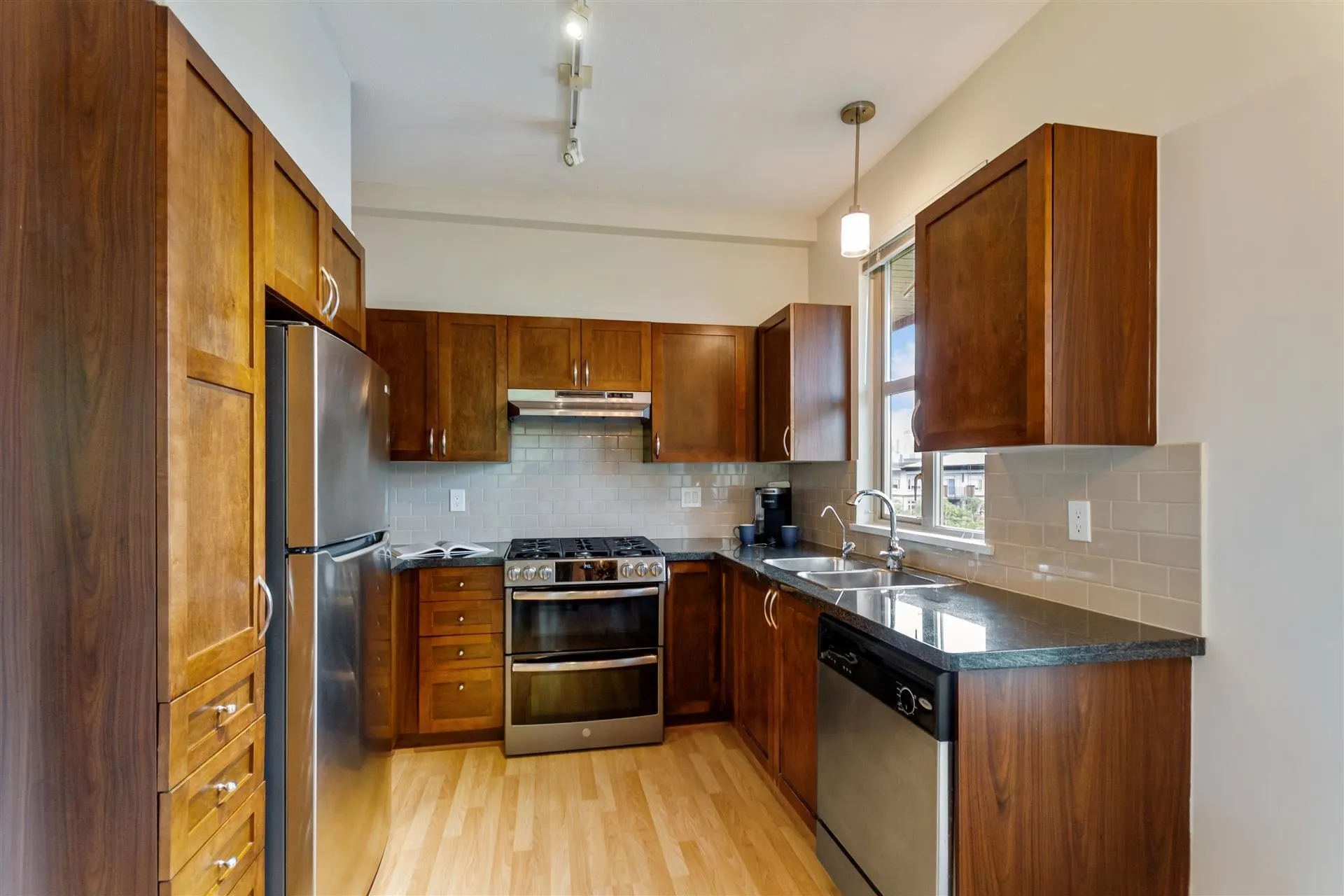 404 2388 Western Parkway