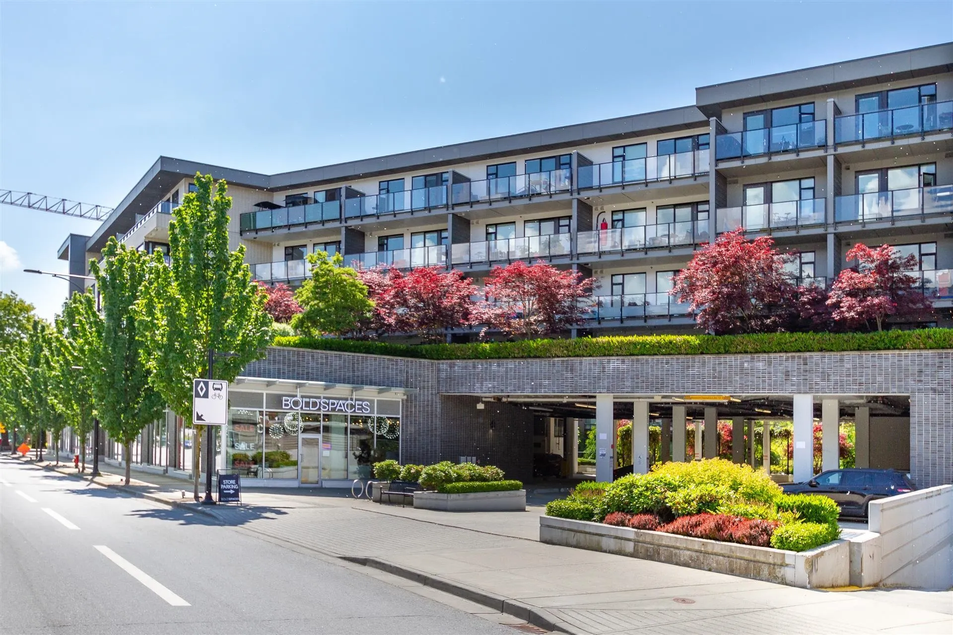 519 725 Marine Drive