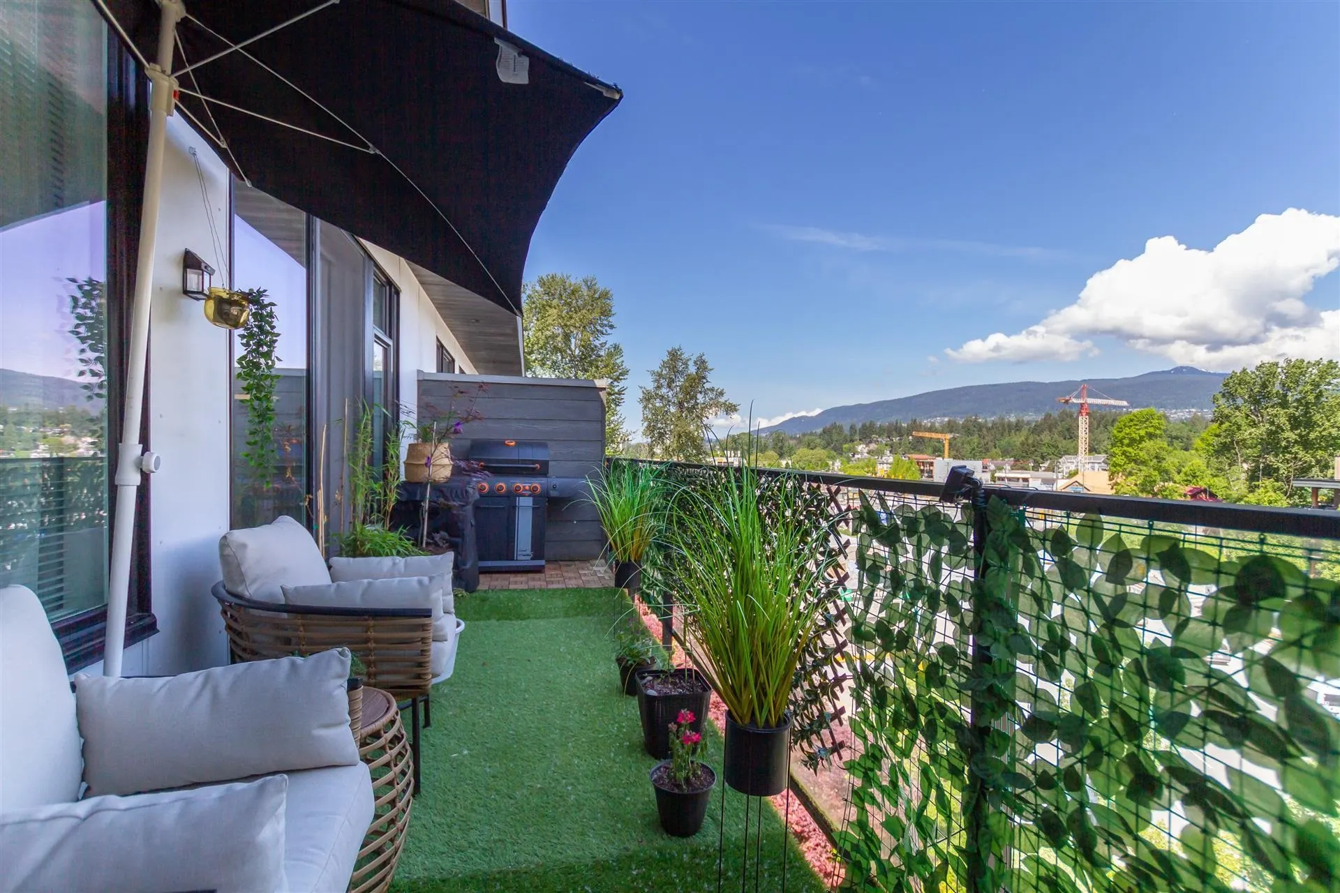 519 725 Marine Drive