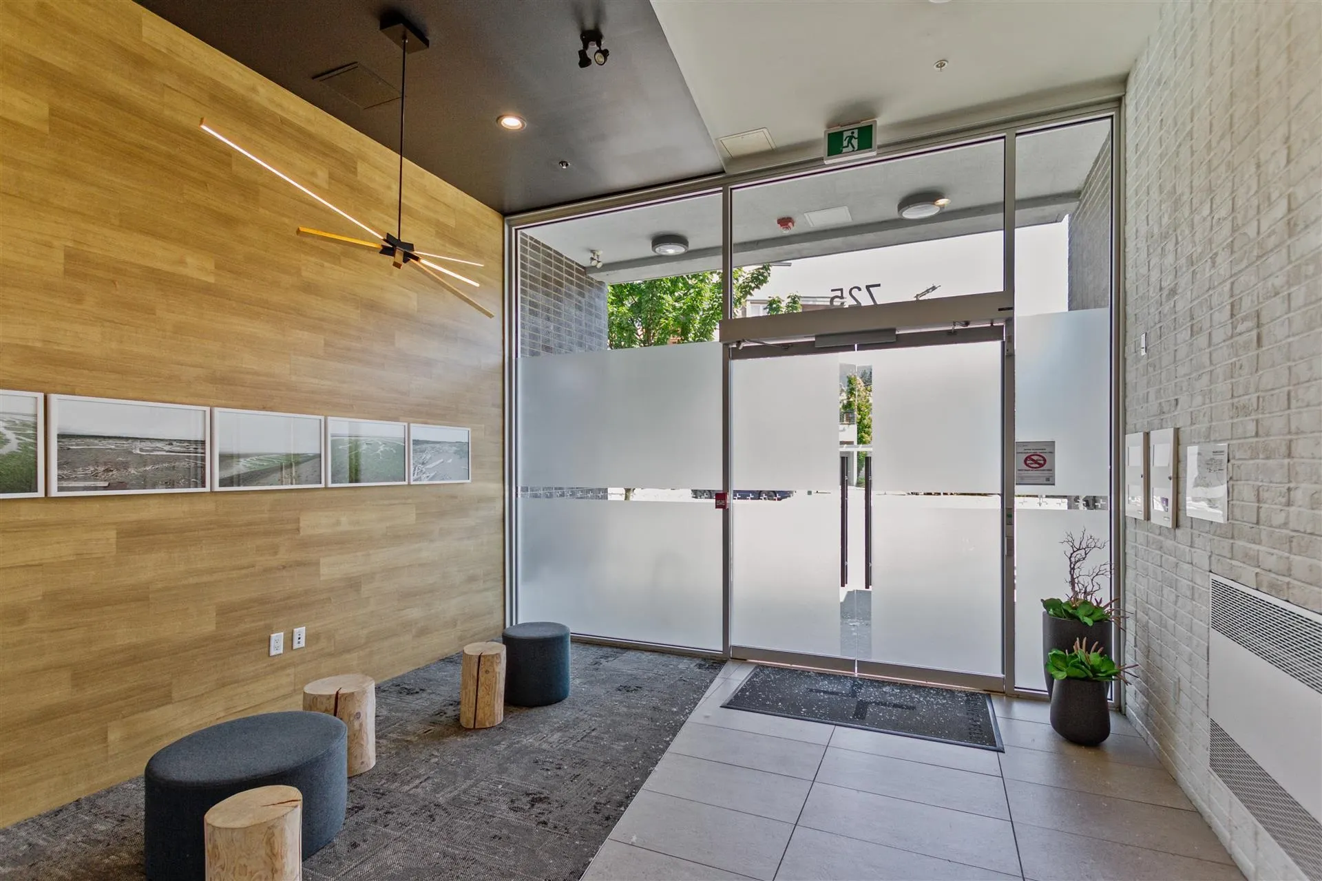 519 725 Marine Drive