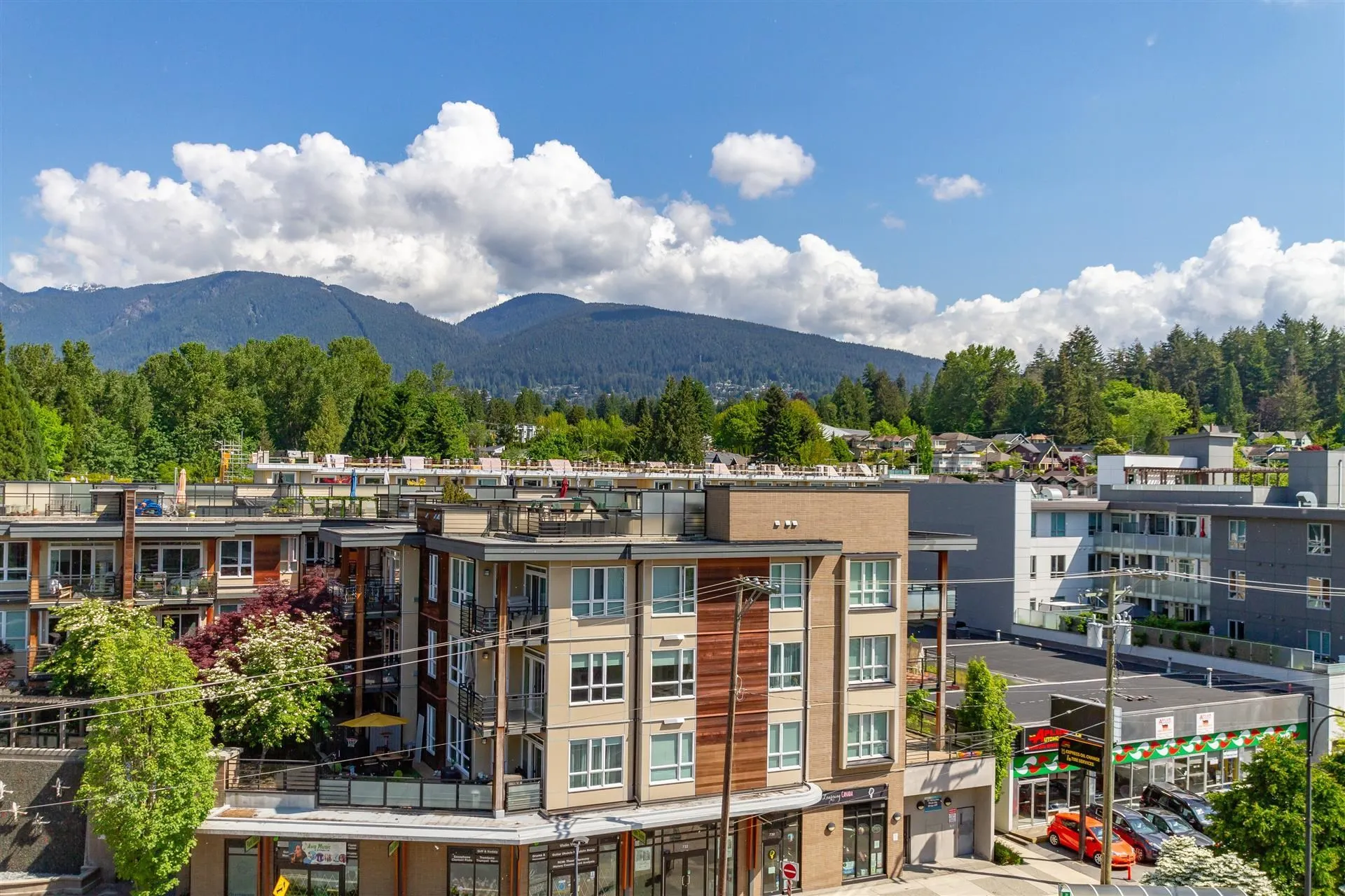 519 725 Marine Drive