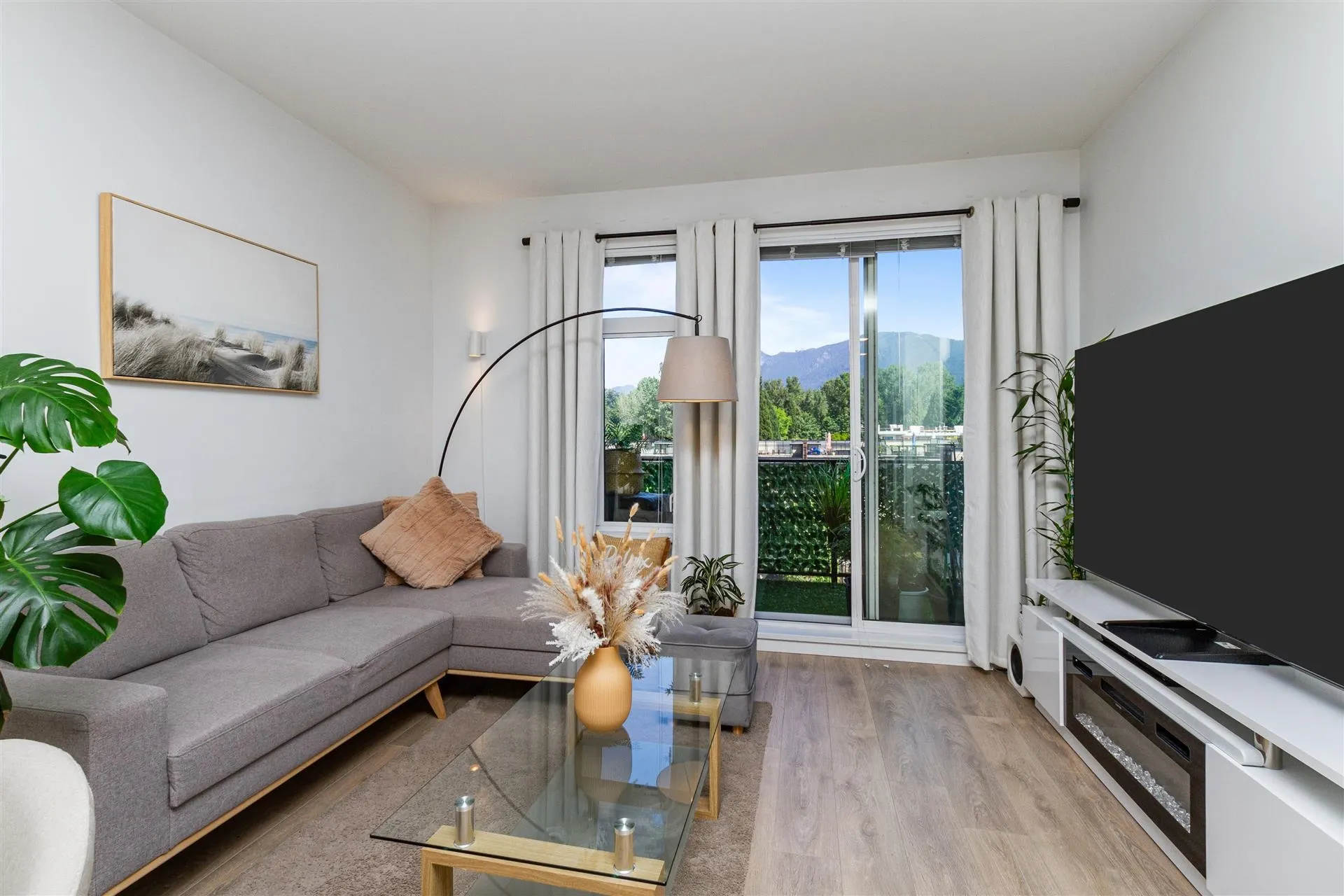 519 725 Marine Drive