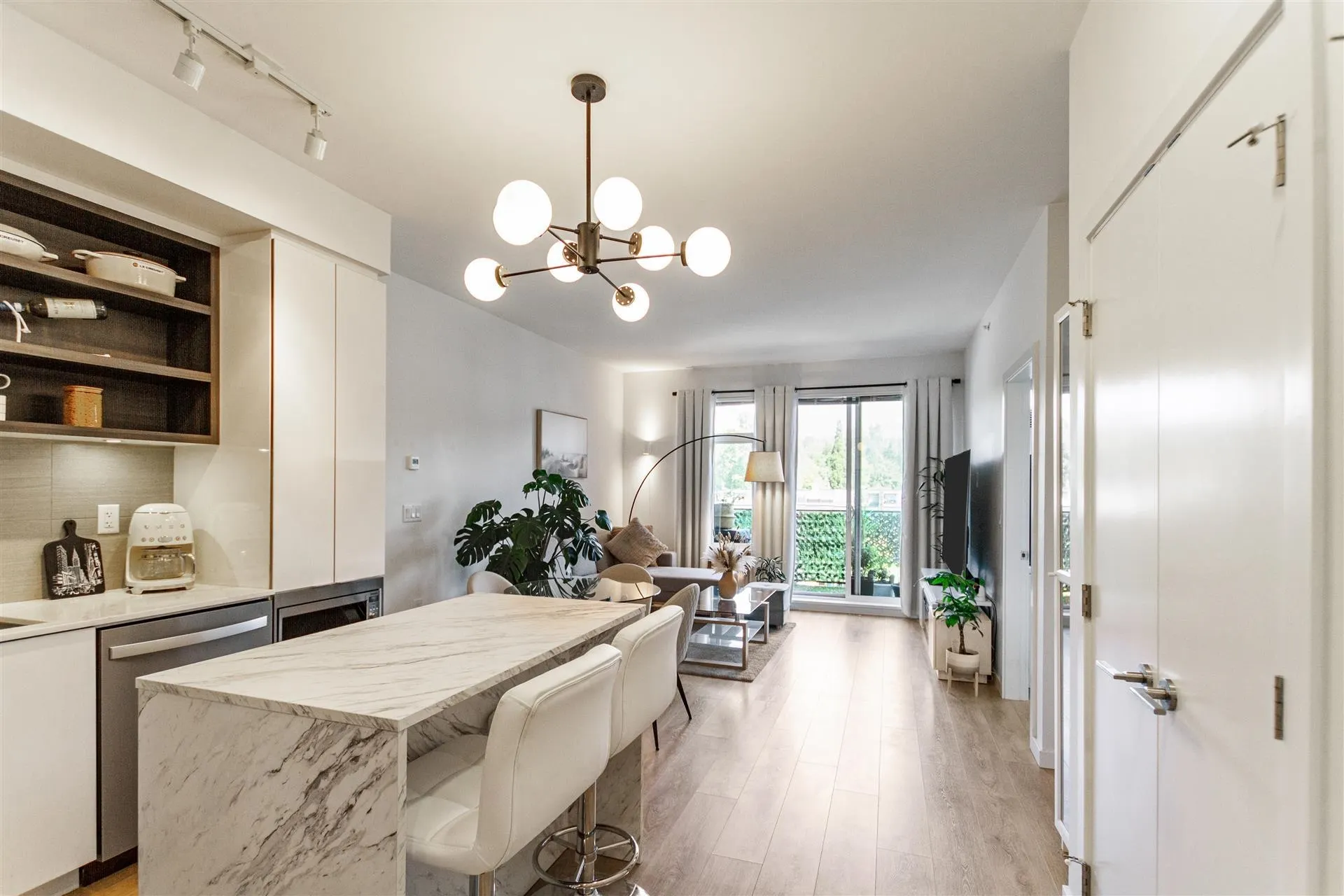 519 725 Marine Drive