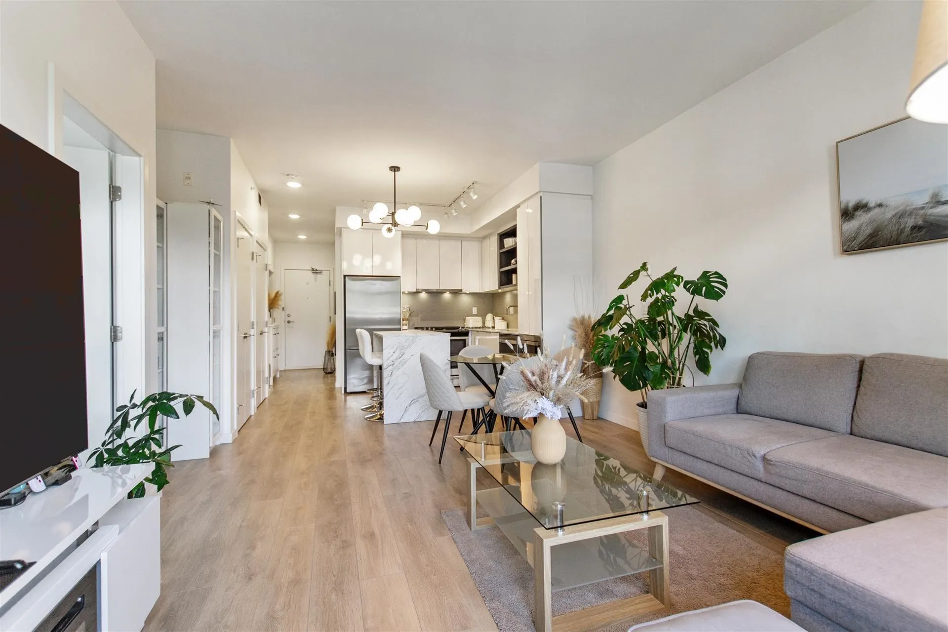 519 725 Marine Drive