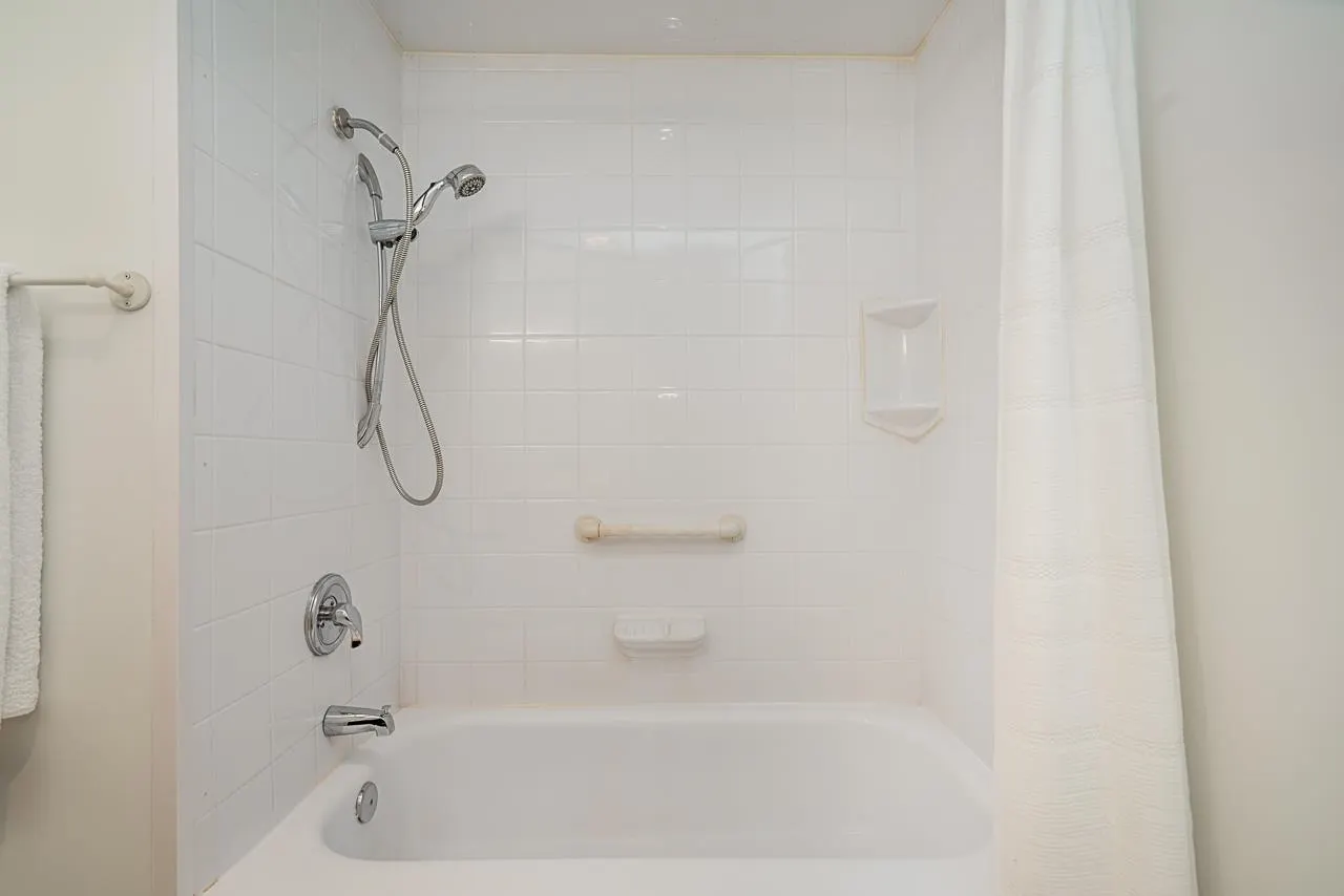 305 2187 Bellevue Avenue