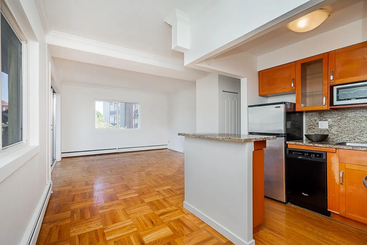 305 2187 Bellevue Avenue