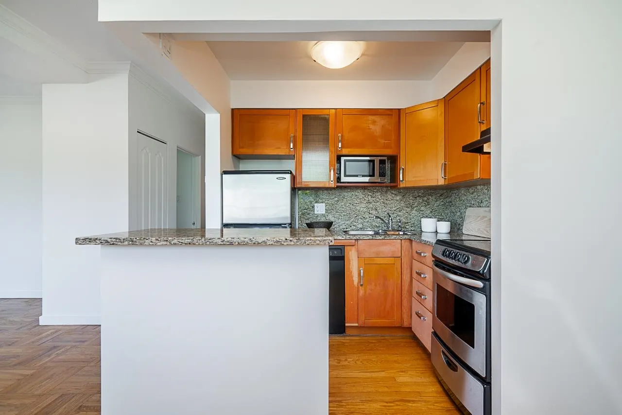 305 2187 Bellevue Avenue