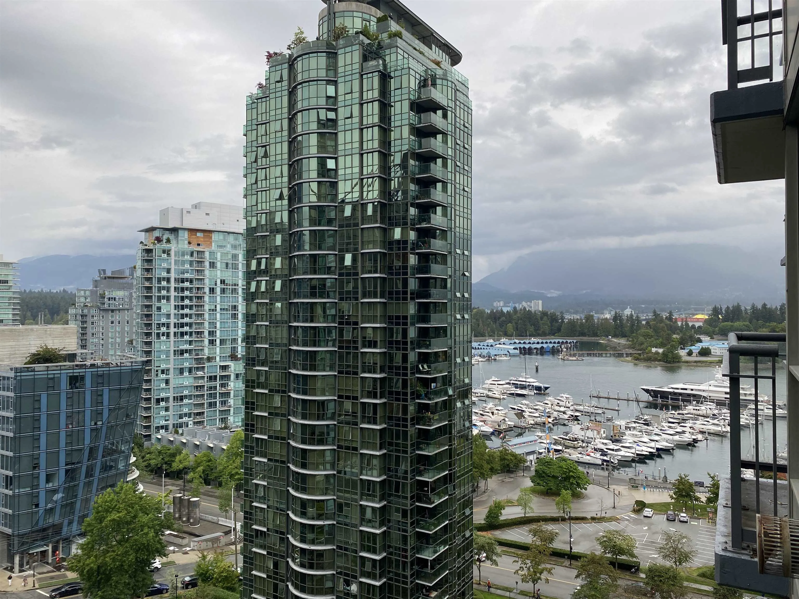 1803 1328 W Pender Street