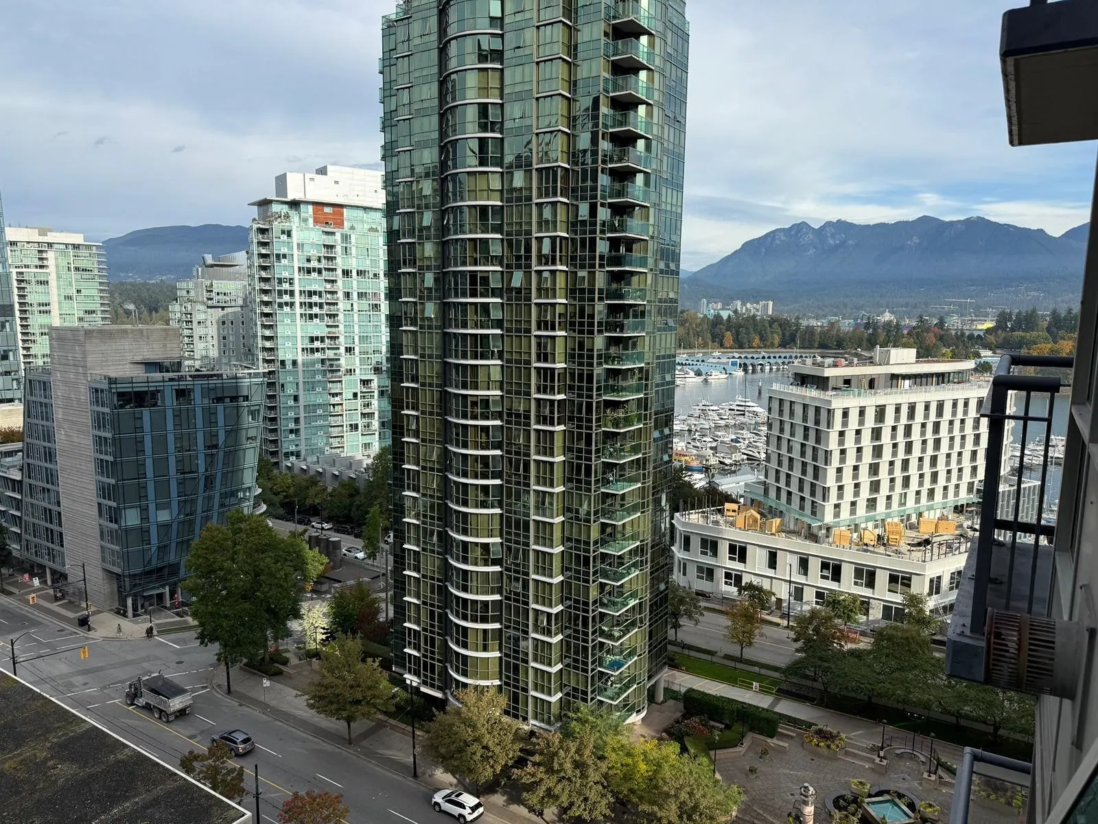 1803 1328 W Pender Street