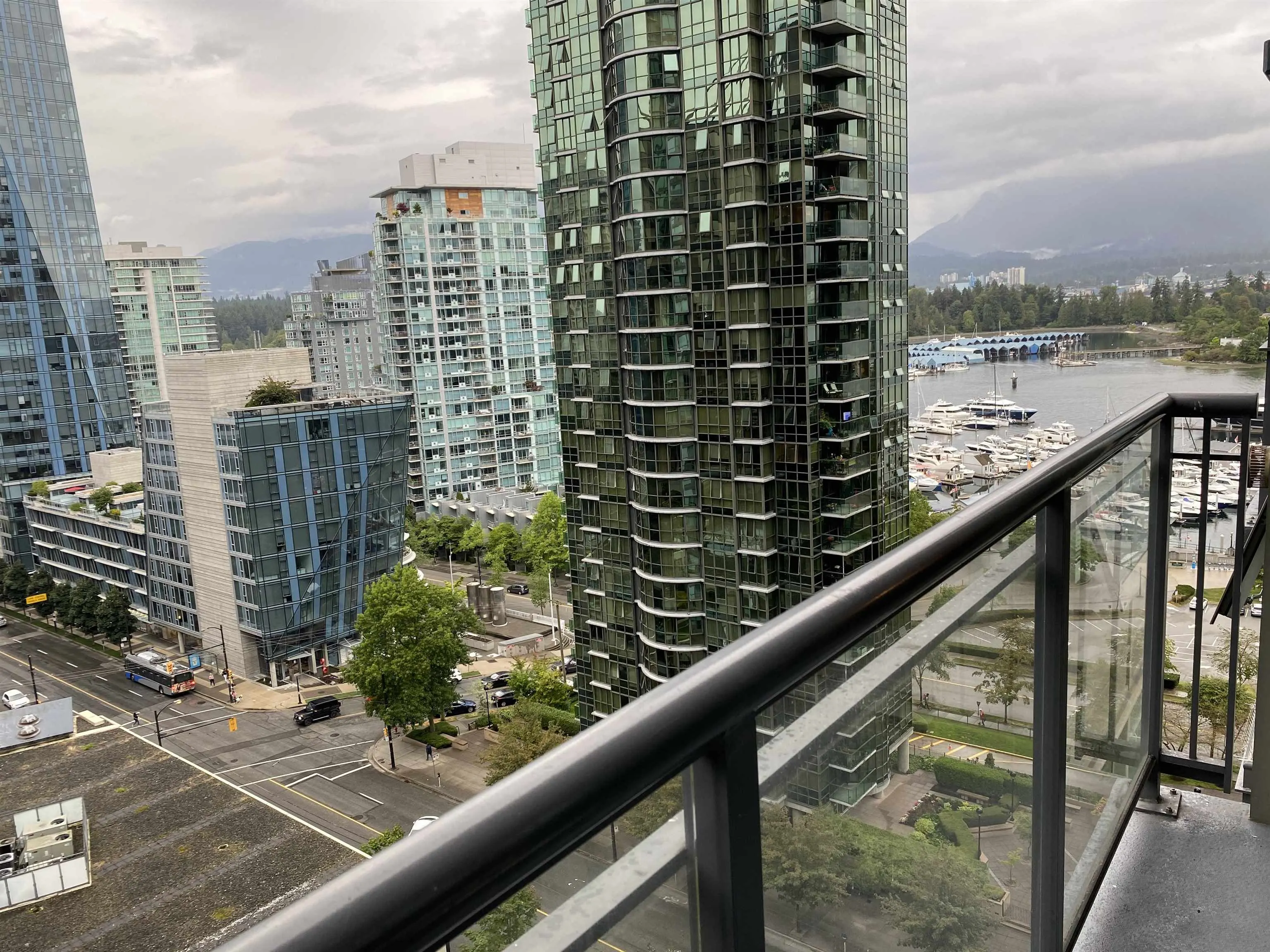 1803 1328 W Pender Street