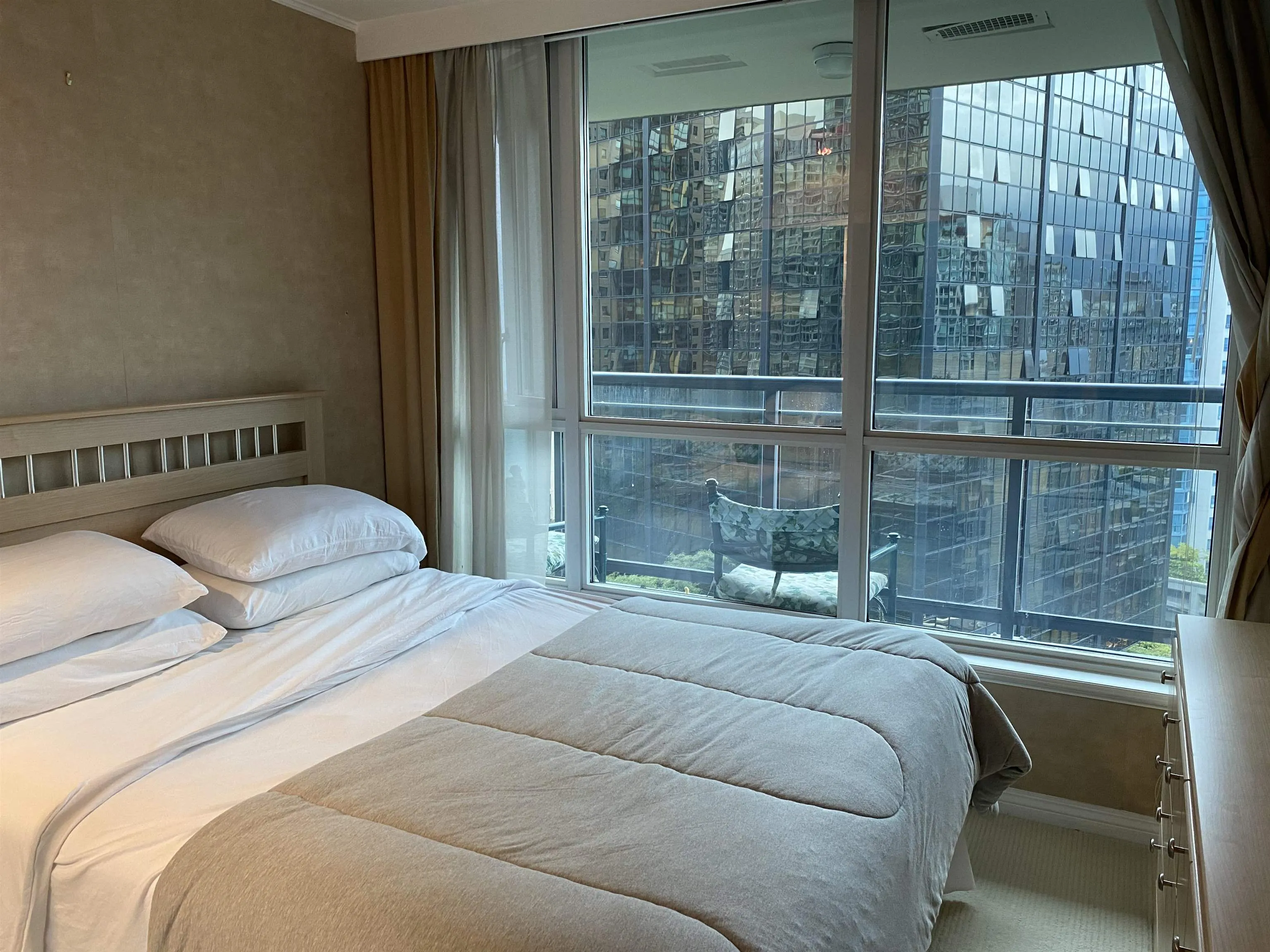 1803 1328 W Pender Street