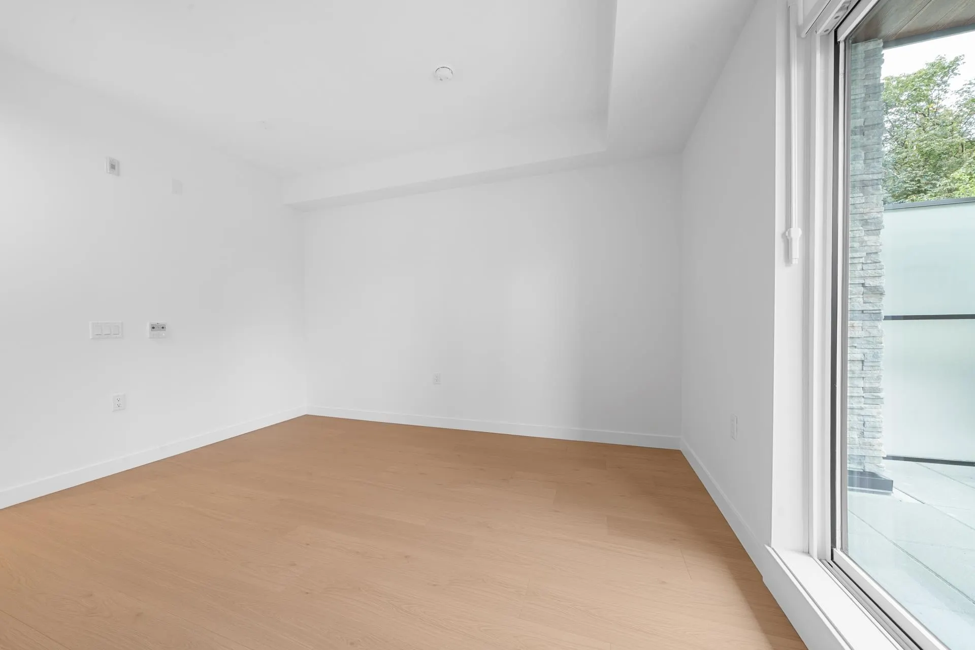111 150 James Road