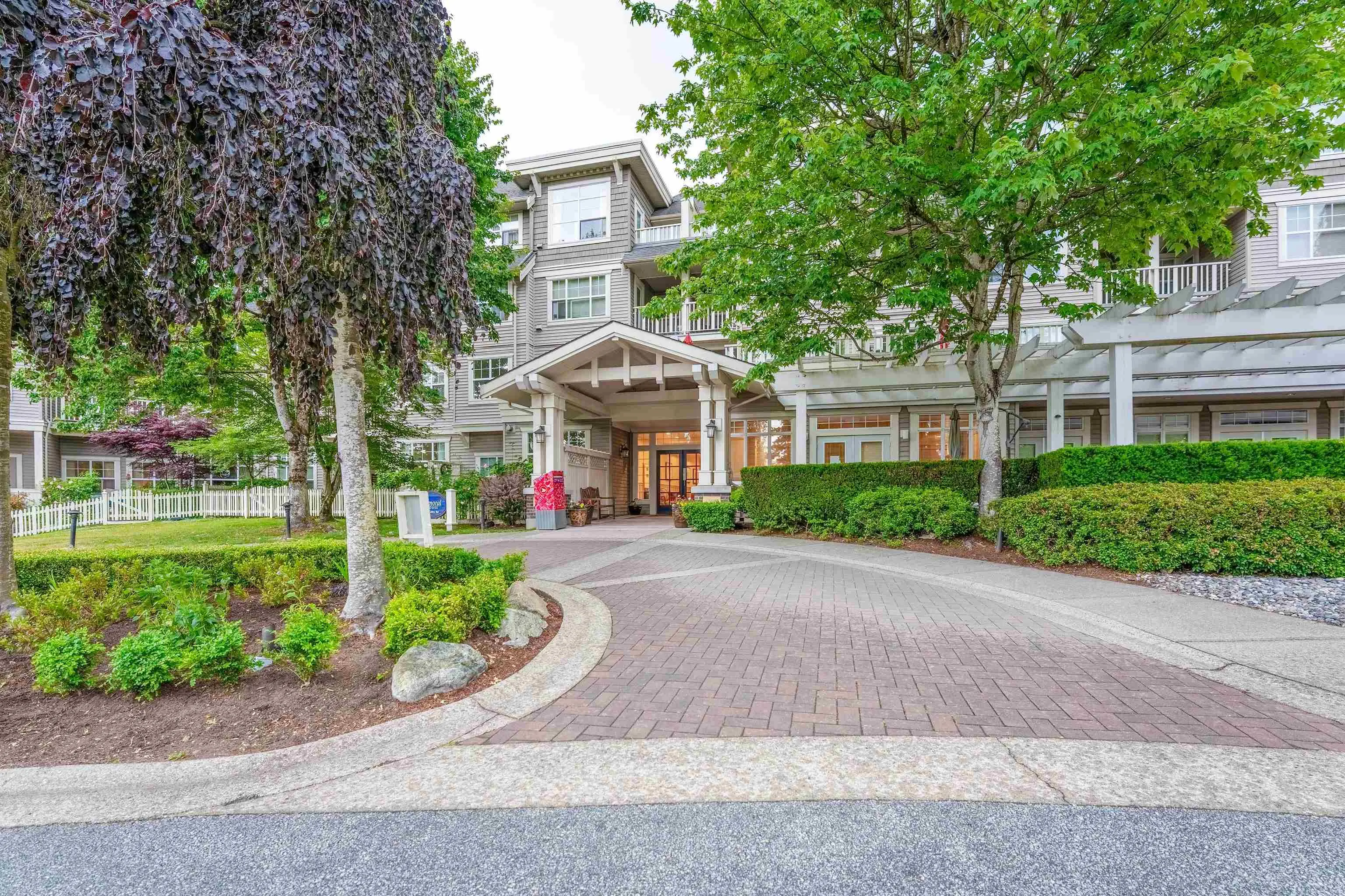 416 960 Lynn Valley Road