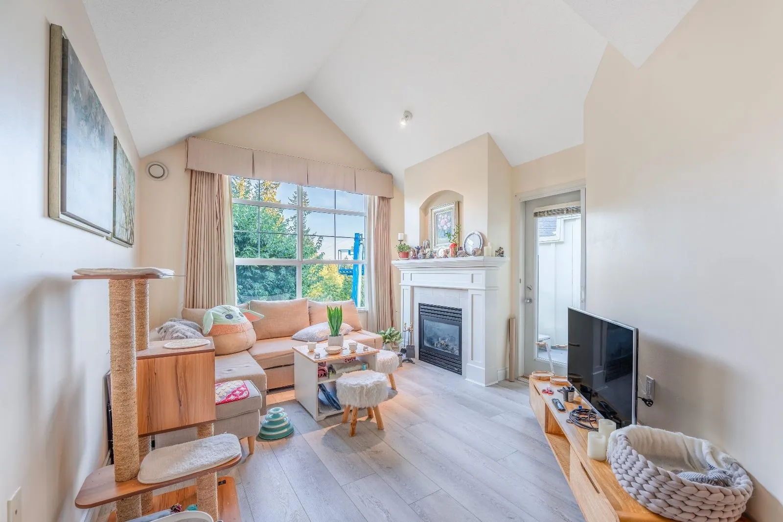 416 960 Lynn Valley Road