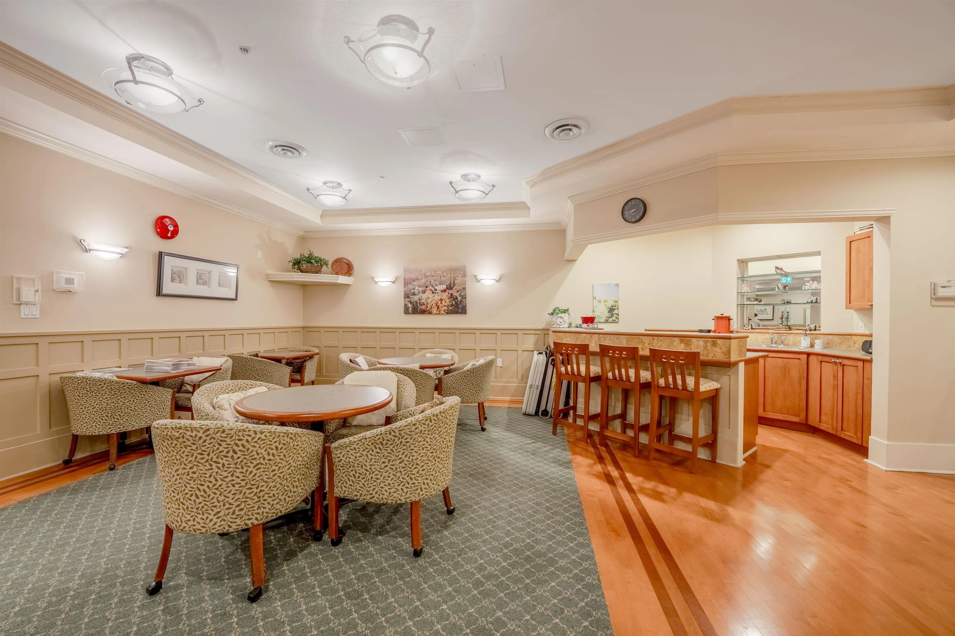 416 960 Lynn Valley Road
