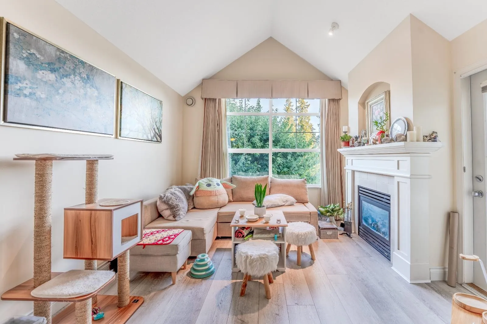 416 960 Lynn Valley Road