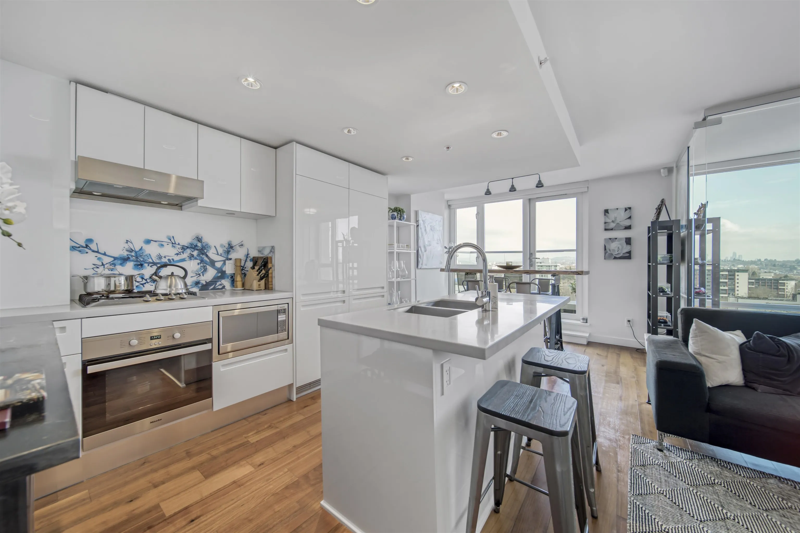 PH7 188 Keefer Street