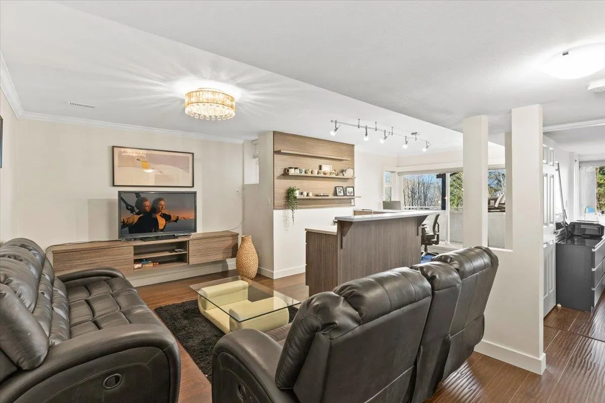 62 Shoreline Circle