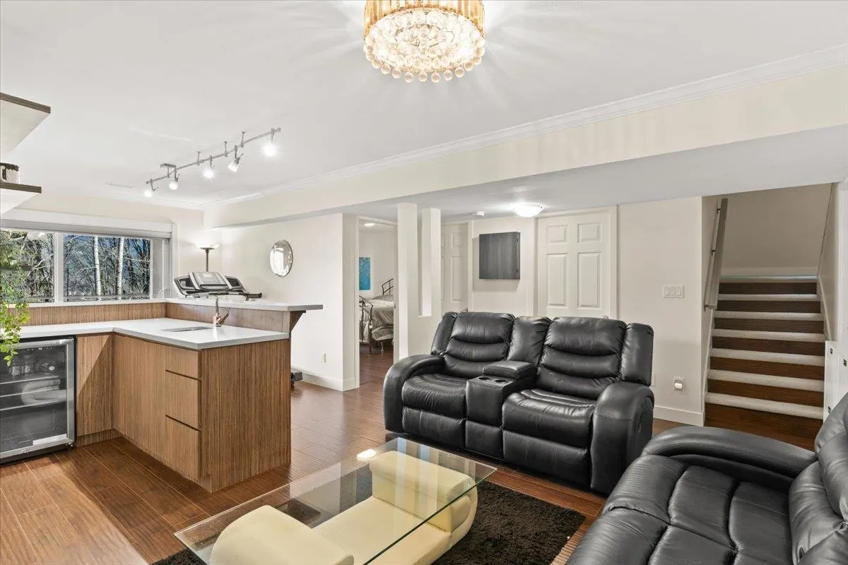 62 Shoreline Circle