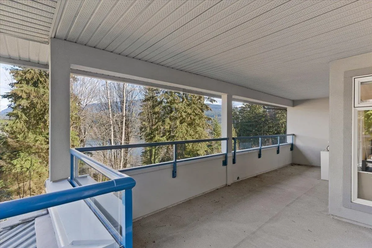 62 Shoreline Circle