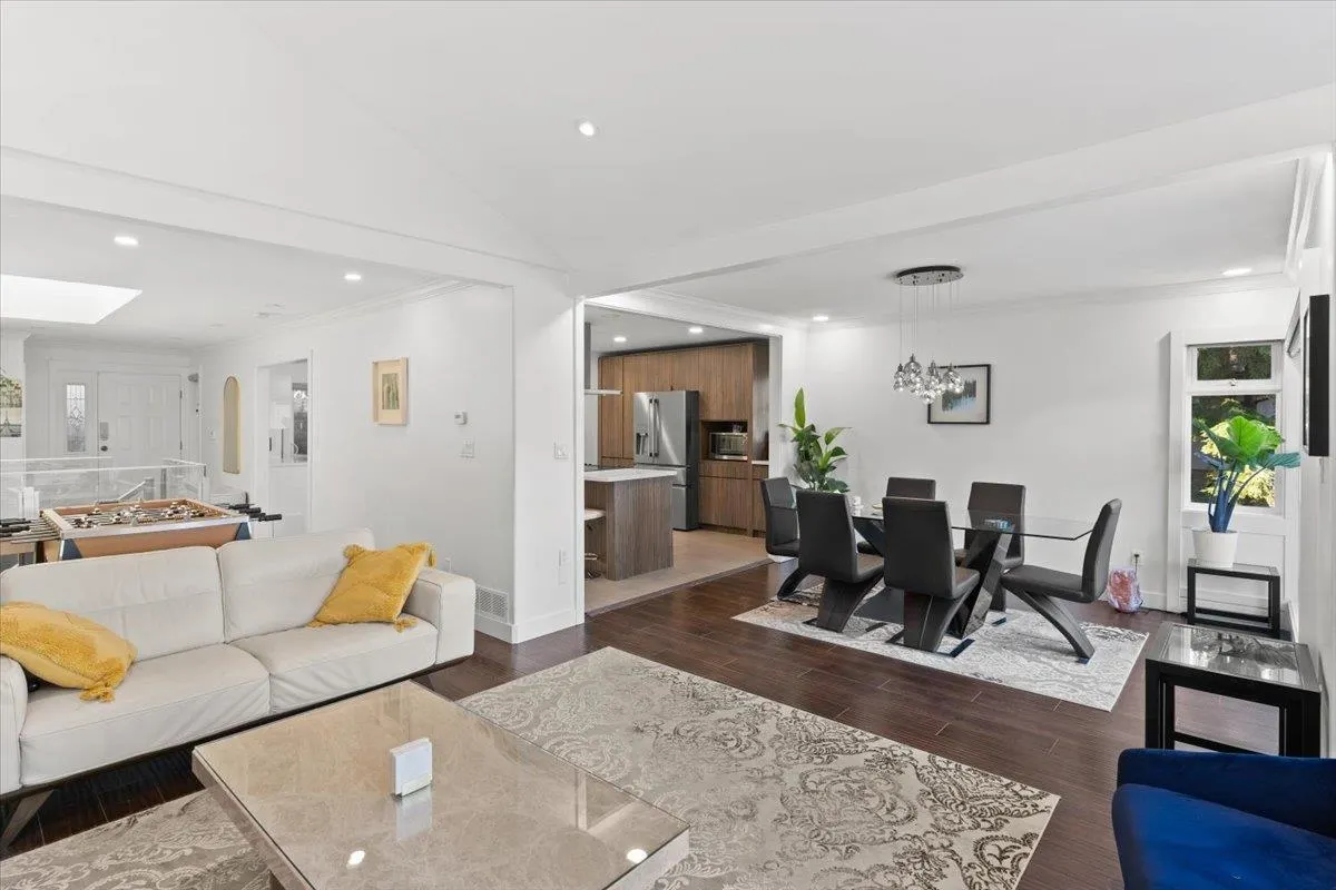 62 Shoreline Circle