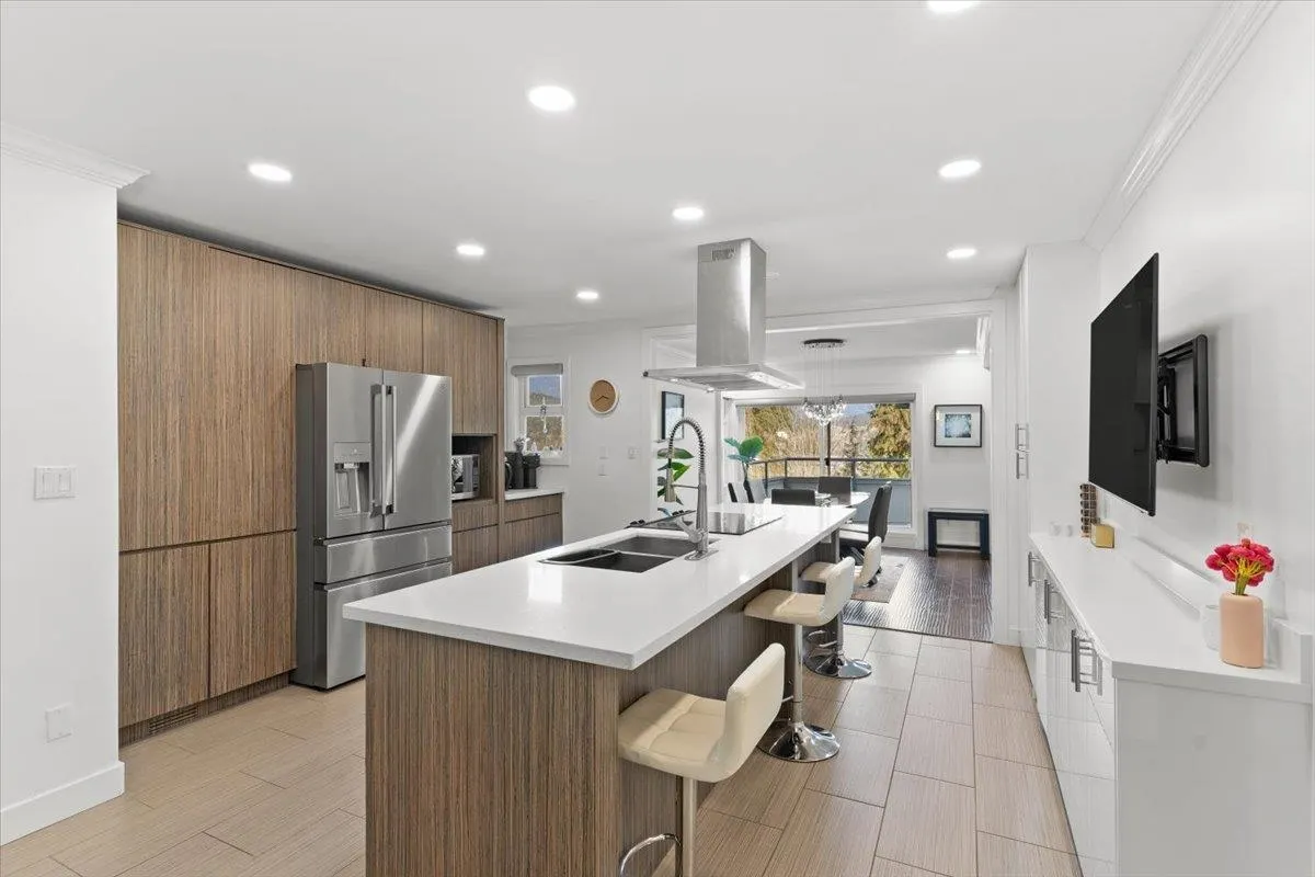 62 Shoreline Circle