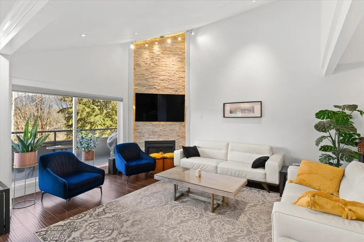 62 Shoreline Circle