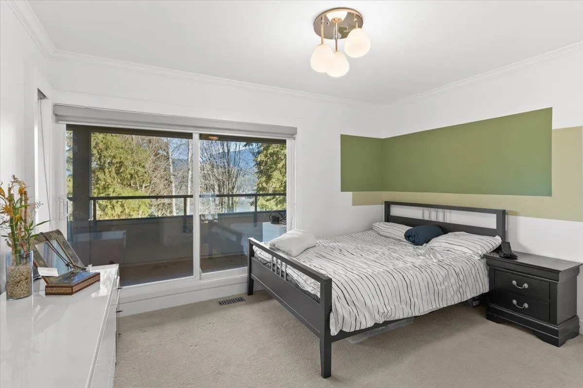 62 Shoreline Circle