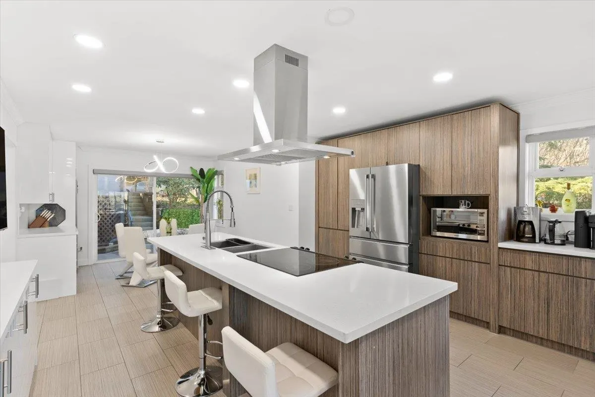 62 Shoreline Circle