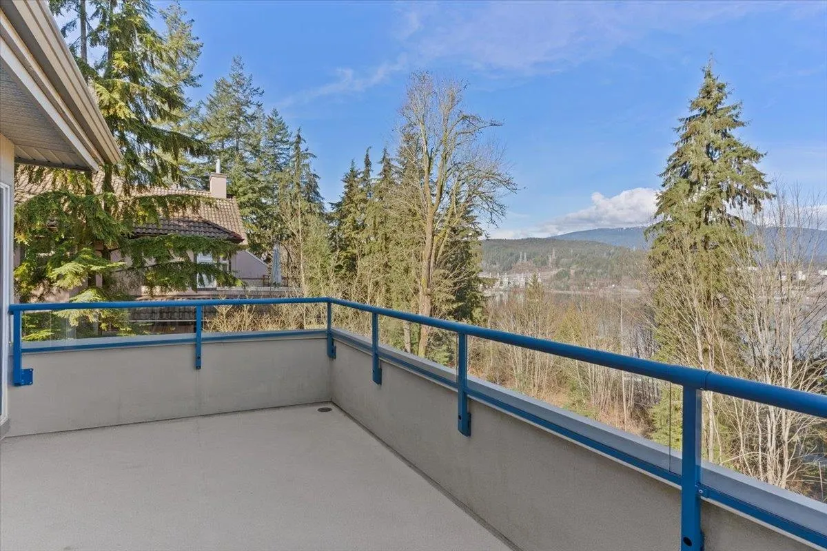 62 Shoreline Circle