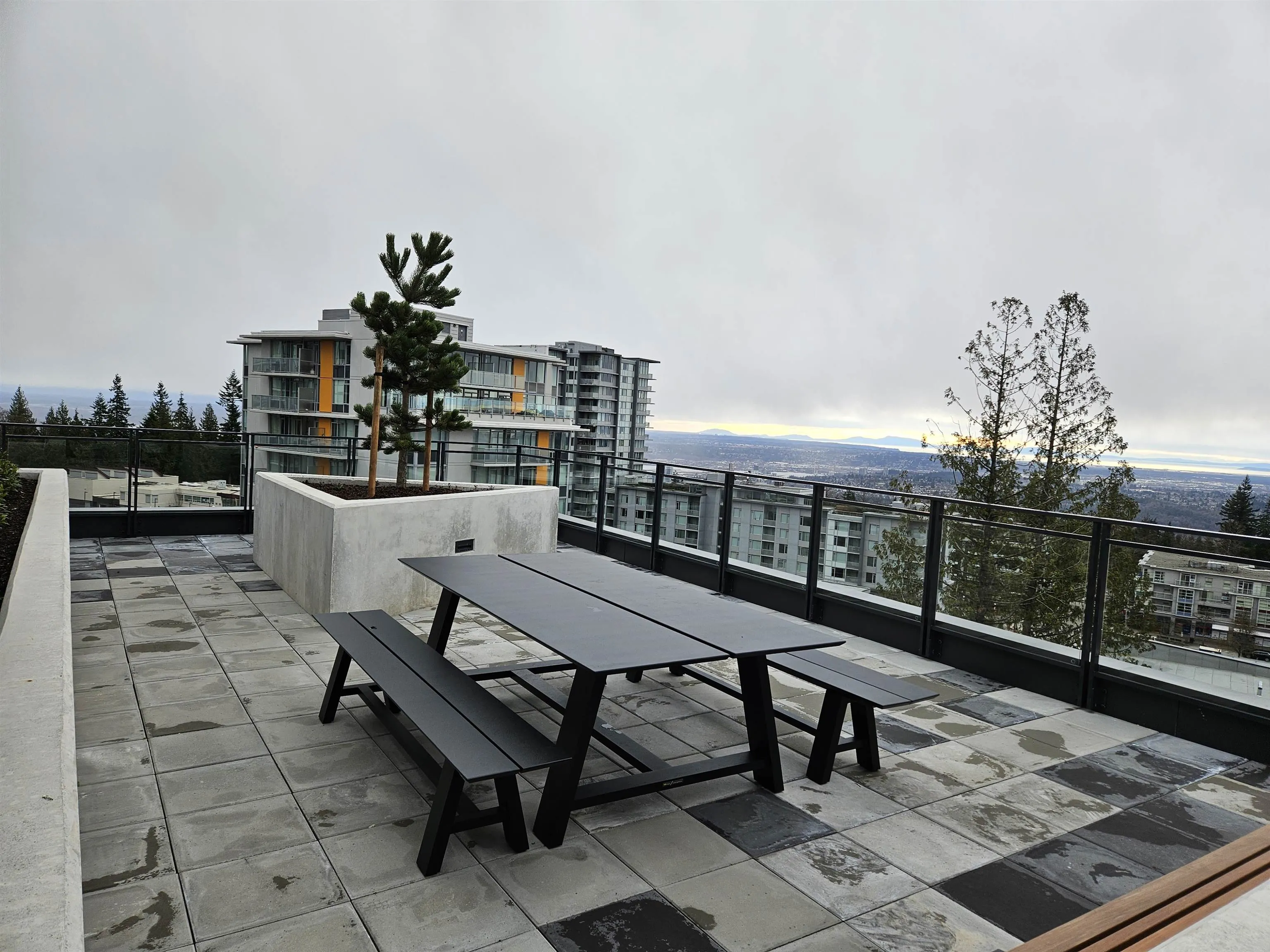 409 8750 University Crescent