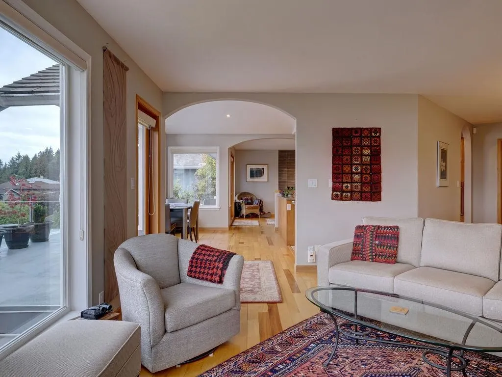 806 Oceanmount Boulevard