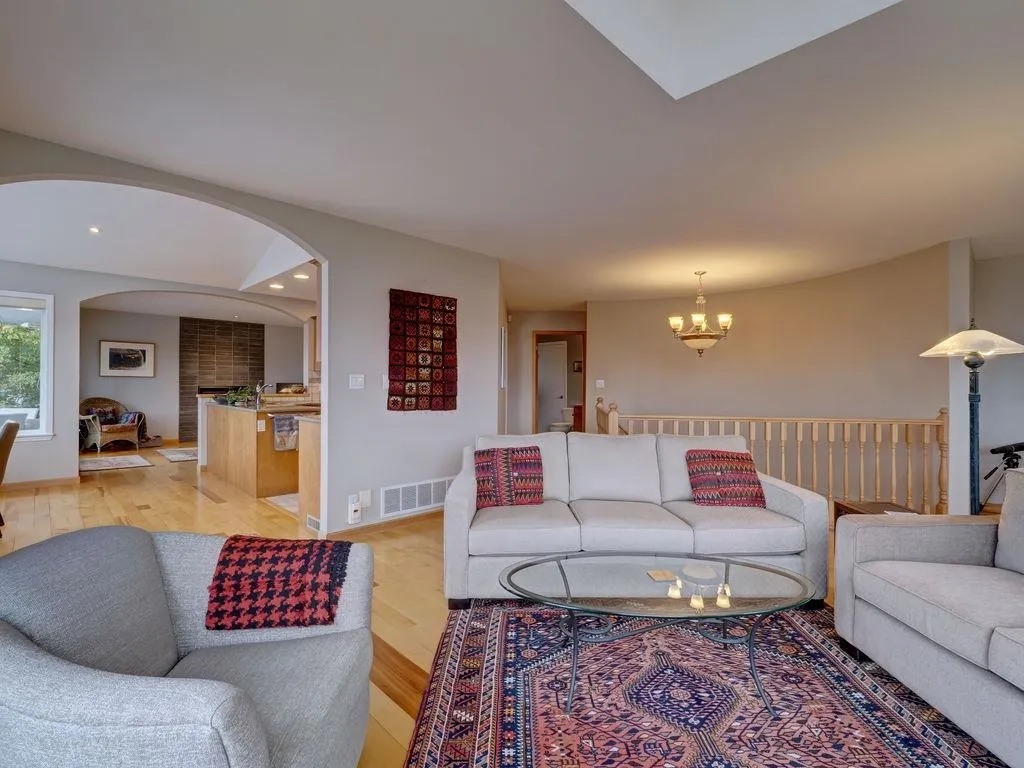 806 Oceanmount Boulevard