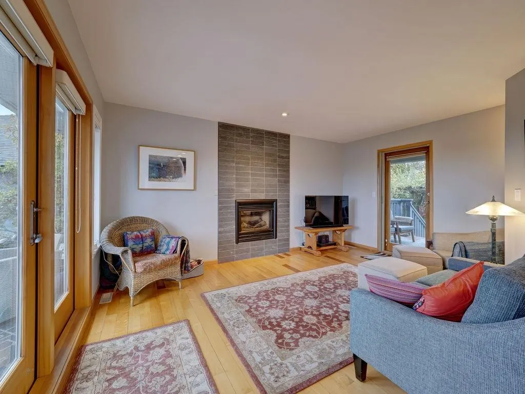 806 Oceanmount Boulevard