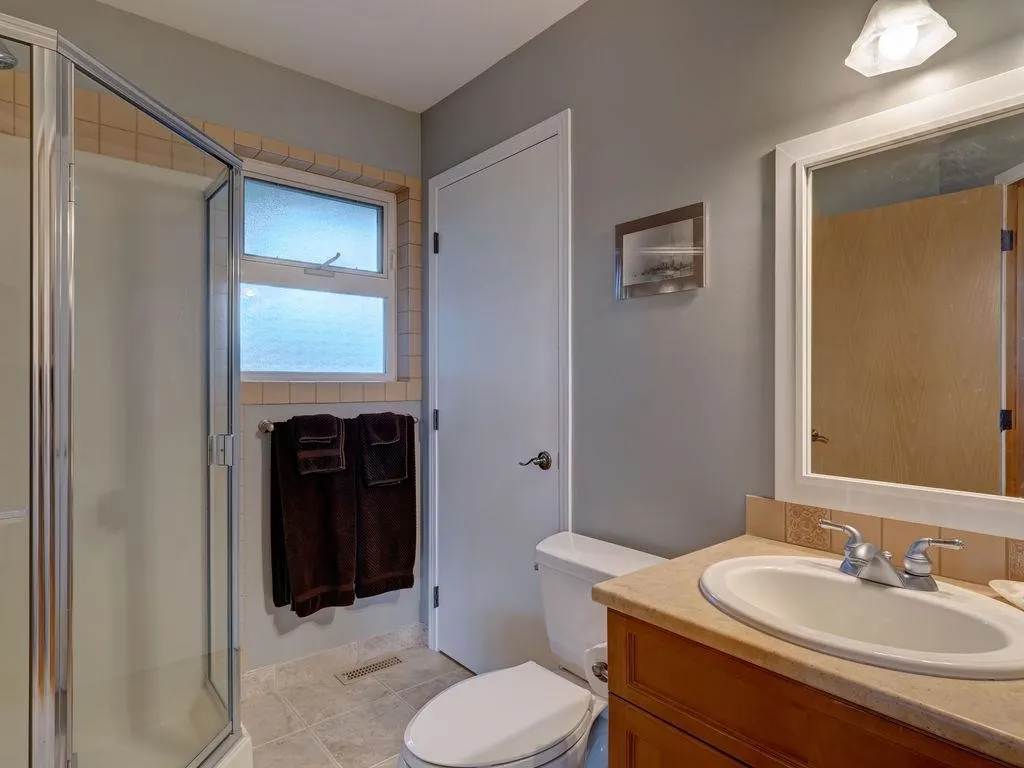 806 Oceanmount Boulevard