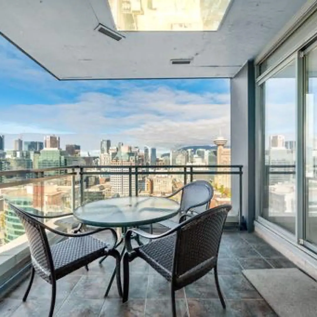 3201 183 Keefer Place