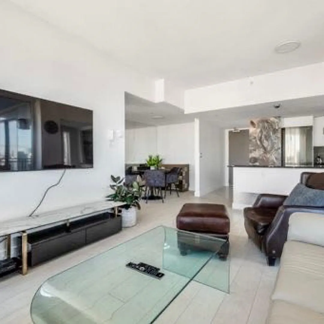 3201 183 Keefer Place