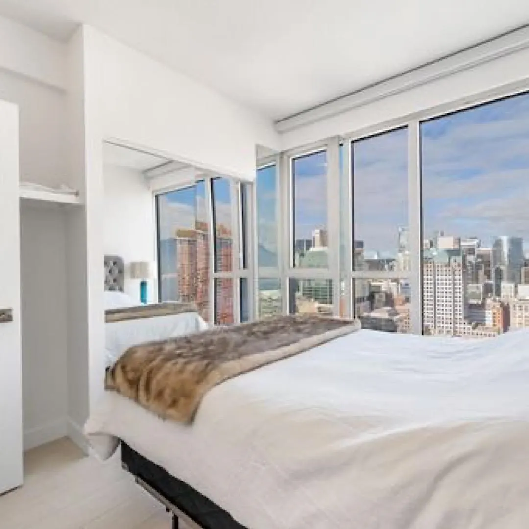 3201 183 Keefer Place