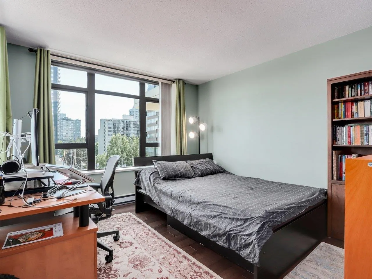 702 615 Hamilton Street