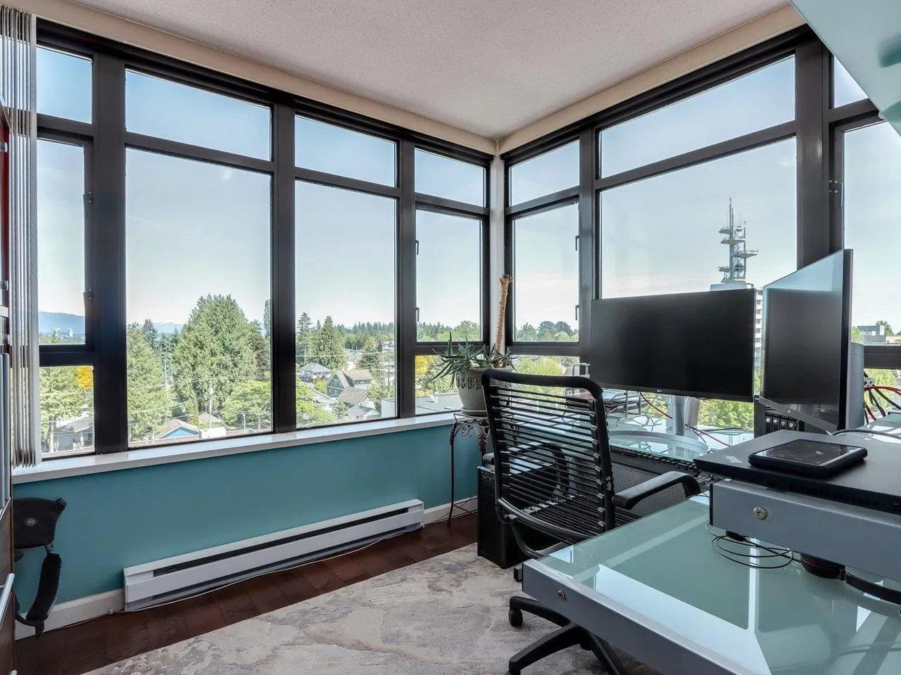 702 615 Hamilton Street