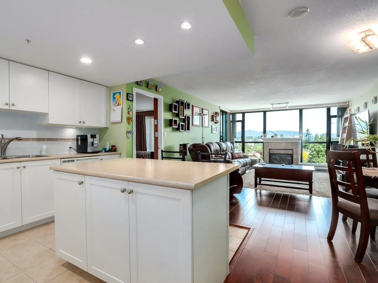 702 615 Hamilton Street