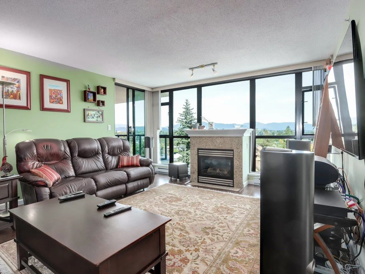 702 615 Hamilton Street