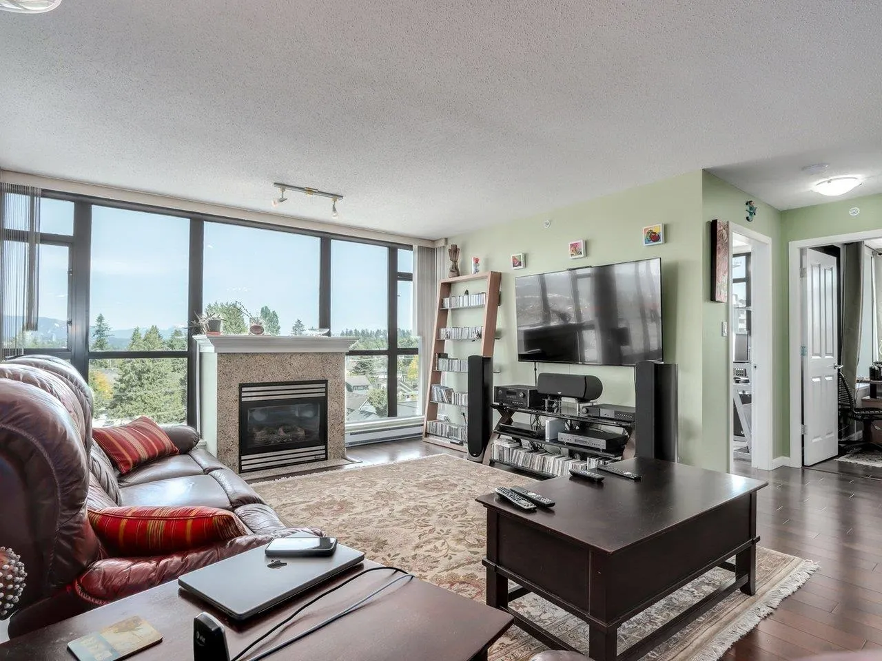 702 615 Hamilton Street