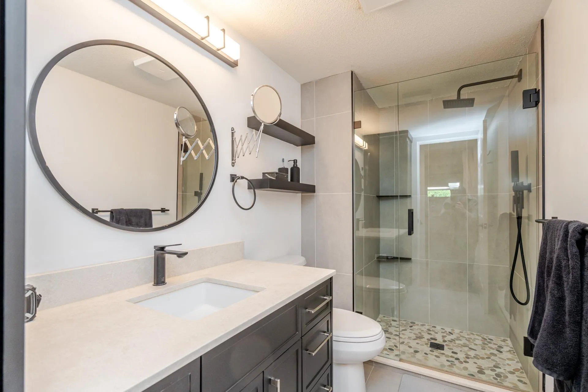 105 2526 Lakeview Crescent