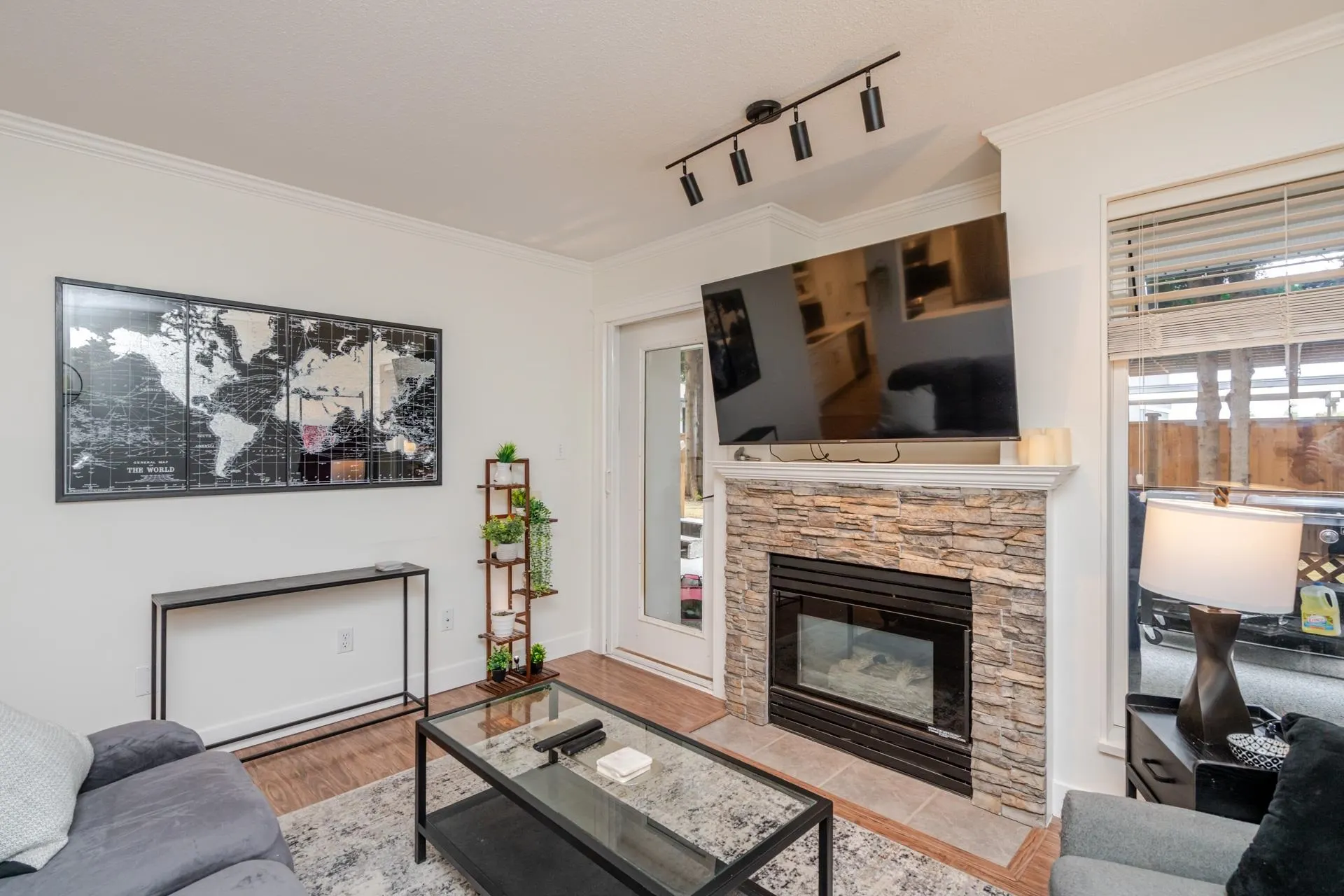 105 2526 Lakeview Crescent