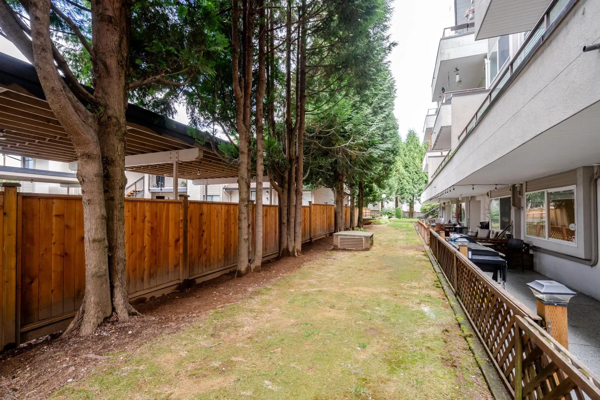 105 2526 Lakeview Crescent