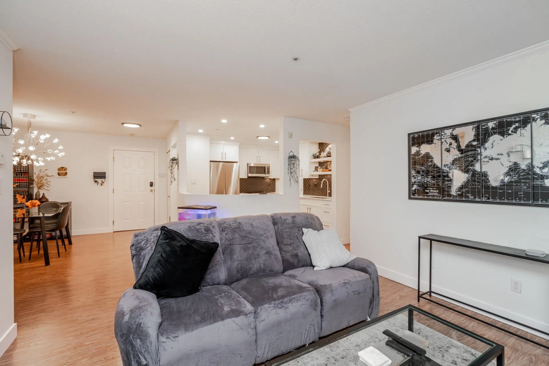 105 2526 Lakeview Crescent